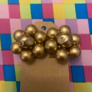 VTG chunky Gold faux pearl Beaded clip on Earrings